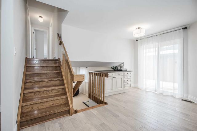 291 White Rock Cres, House detached with 3 bedrooms, 2 bathrooms and 4 parking in Waterloo ON | Image 5