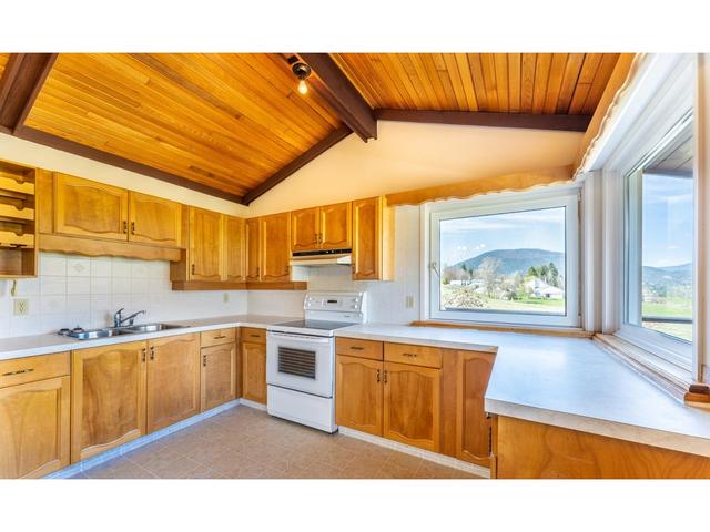 3481 Crestview Road, House detached with 2 bedrooms, 2 bathrooms and null parking in Central Kootenay B BC | Image 11