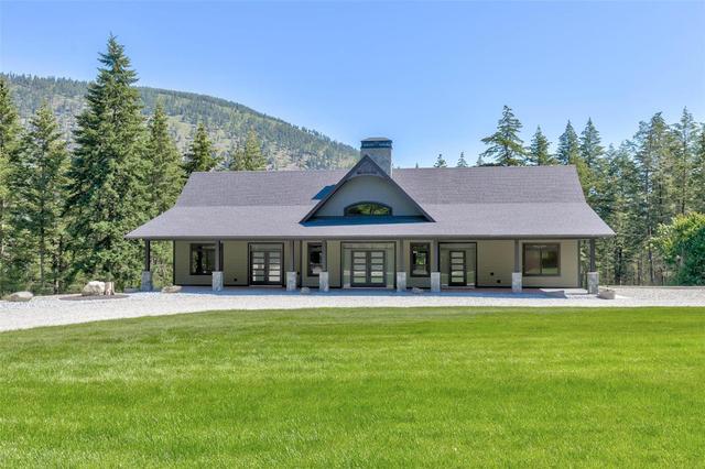 4551 Cedar Hill Road, House detached with 3 bedrooms, 2 bathrooms and 40 parking in Columbia Shuswap D BC | Card Image