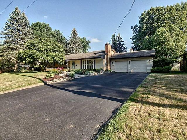 11 Summerhayes Cres, House detached with 3 bedrooms, 3 bathrooms and 8 parking in Brantford ON | Image 1