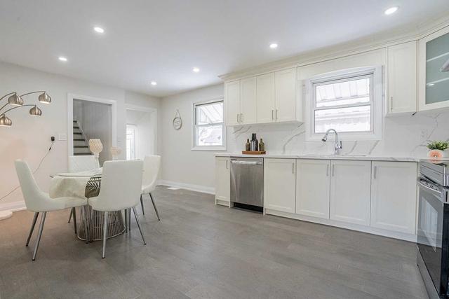 60 West 1st St, House detached with 3 bedrooms, 3 bathrooms and 3 parking in Hamilton ON | Image 9