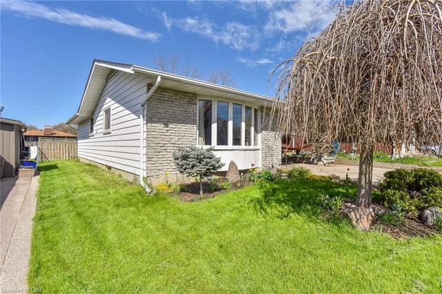 151 Ferguson Avenue, House detached with 3 bedrooms, 2 bathrooms and 5 parking in Cambridge ON | Image 2