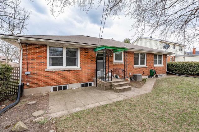 2081 Courtland Dr, House detached with 3 bedrooms, 2 bathrooms and 3 parking in Burlington ON | Image 13