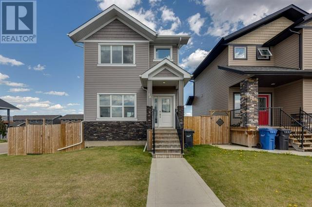 16 Hanson Green, House detached with 4 bedrooms, 2 bathrooms and 2 parking in Penhold AB | Card Image