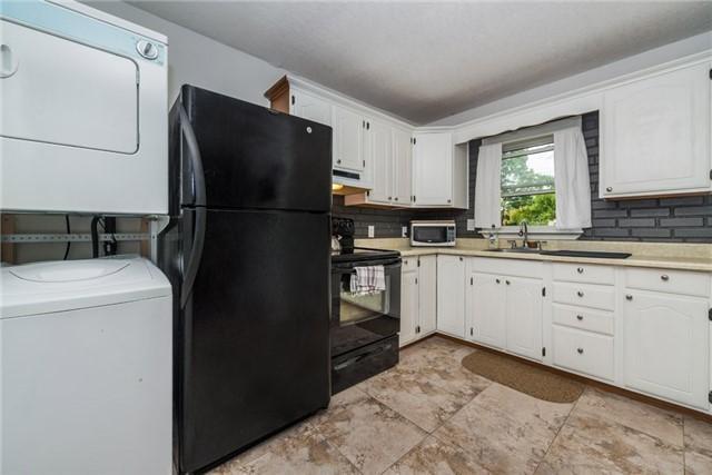 113 Gunn St, House detached with 2 bedrooms, 2 bathrooms and 4 parking in Barrie ON | Image 3