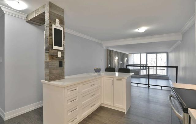 210 - 1359 White Oaks Blvd, Condo with 3 bedrooms, 2 bathrooms and 1 parking in Oakville ON | Image 4