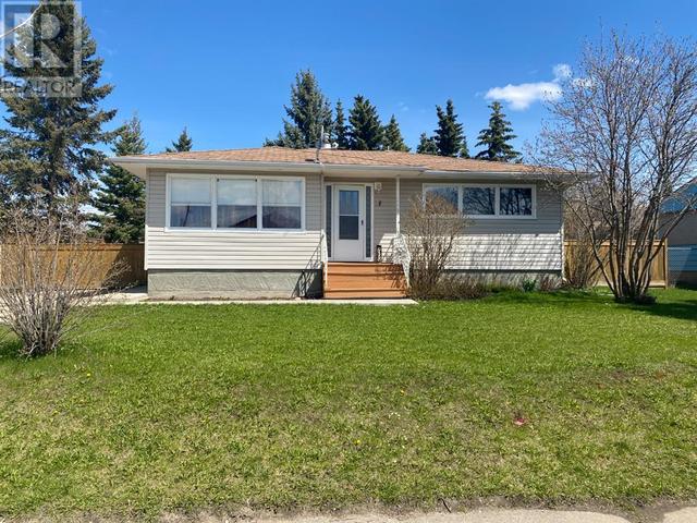 918 4 Avenue, House detached with 3 bedrooms, 2 bathrooms and 4 parking in Beaverlodge AB | Card Image