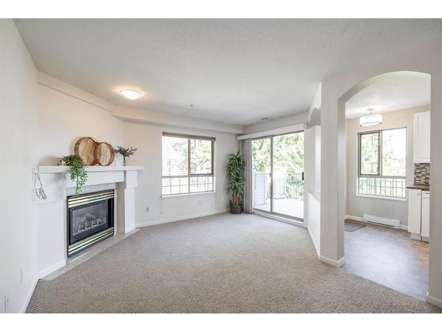 313 - 22025 48 Avenue, Condo with 2 bedrooms, 2 bathrooms and 1 parking in Langley BC | Image 2