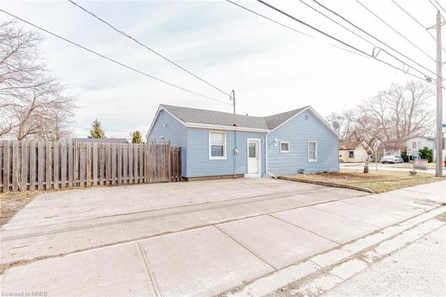 6199 Arad Street, House detached with 3 bedrooms, 2 bathrooms and 4 parking in Niagara Falls ON | Image 2