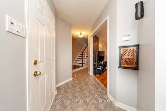 28 Summerdale Cres, House semidetached with 3 bedrooms, 4 bathrooms and 4 parking in Brampton ON | Image 33