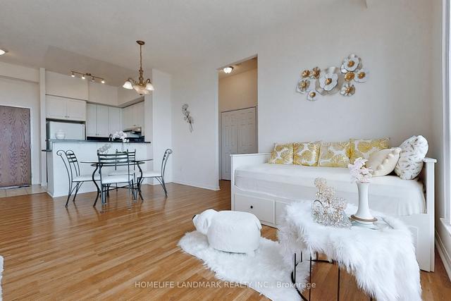 uph06 - 23 Lorraine Dr, Condo with 2 bedrooms, 2 bathrooms and 1 parking in Toronto ON | Image 6