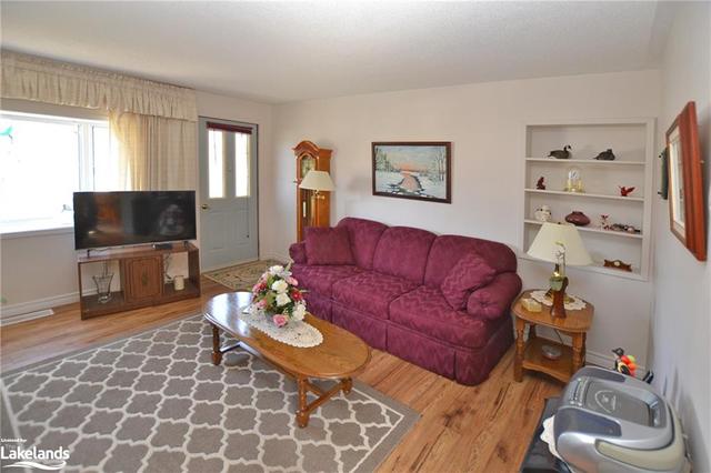 17 Queen Street, House detached with 3 bedrooms, 2 bathrooms and 3 parking in Parry Sound ON | Image 7