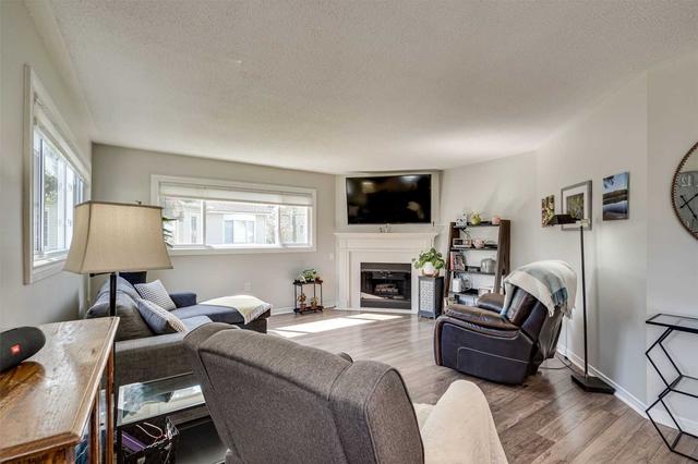 368 Silverbirch Blvd, Condo with 2 bedrooms, 2 bathrooms and 2 parking in Hamilton ON | Image 2