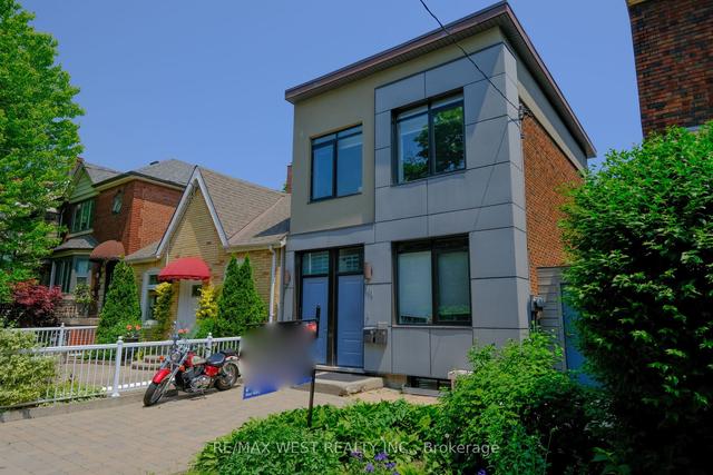 111 Lippincott St, House detached with 5 bedrooms, 3 bathrooms and 2 parking in Toronto ON | Image 12