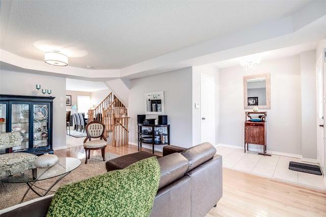 89 Glenashton Dr, House semidetached with 3 bedrooms, 3 bathrooms and 2 parking in Oakville ON | Image 3