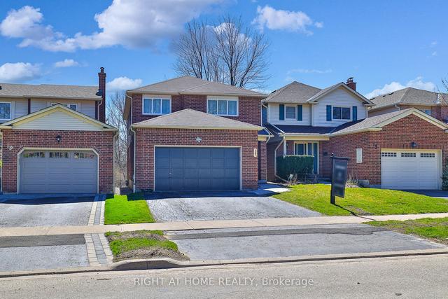 17 Baronial Crt, House detached with 4 bedrooms, 3 bathrooms and 5 parking in Toronto ON | Image 31