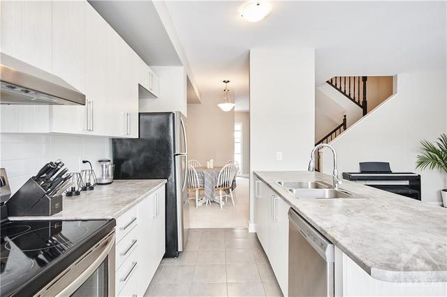 66 Damselfish Walk, Townhouse with 3 bedrooms, 3 bathrooms and 3 parking in Ottawa ON | Image 16