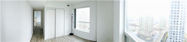 2110 - 38 Lee Centre Dr, Condo with 2 bedrooms, 1 bathrooms and 1 parking in Toronto ON | Image 6