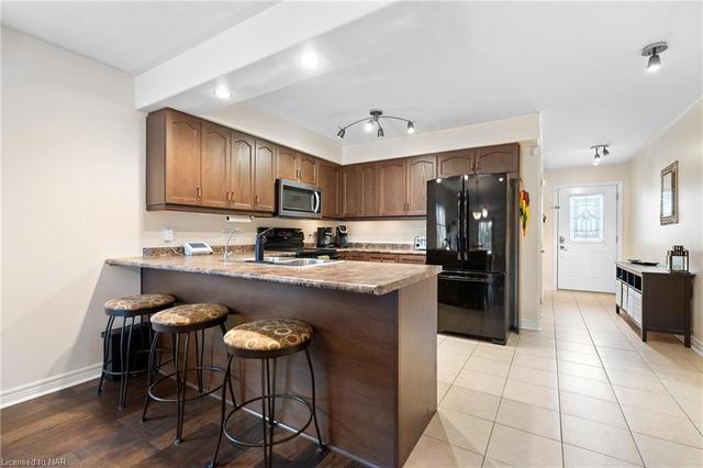 10 Guest Place Place, House attached with 3 bedrooms, 2 bathrooms and 2 parking in St. Catharines ON | Image 32