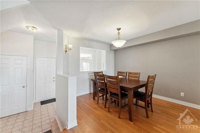 121 Kimberwick Crescent, Townhouse with 3 bedrooms, 3 bathrooms and 3 parking in Ottawa ON | Image 7