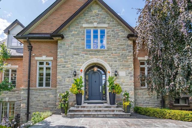 32 Daleview Crt, House detached with 4 bedrooms, 8 bathrooms and 16 parking in Vaughan ON | Image 3