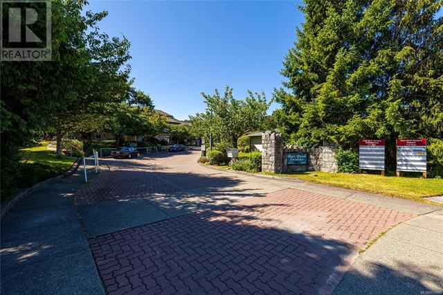 203 - 1485 Garnet Rd, Condo with 2 bedrooms, 2 bathrooms and null parking in Saanich BC | Image 24