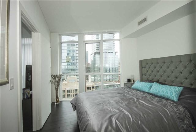 1807 - 32 Davenport Rd, Condo with 2 bedrooms, 2 bathrooms and 1 parking in Toronto ON | Image 12