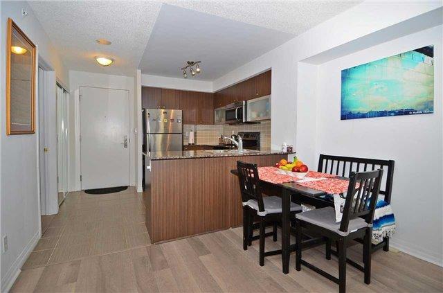 213 - 275 Yorkland Rd, Condo with 1 bedrooms, 1 bathrooms and 1 parking in Toronto ON | Image 2