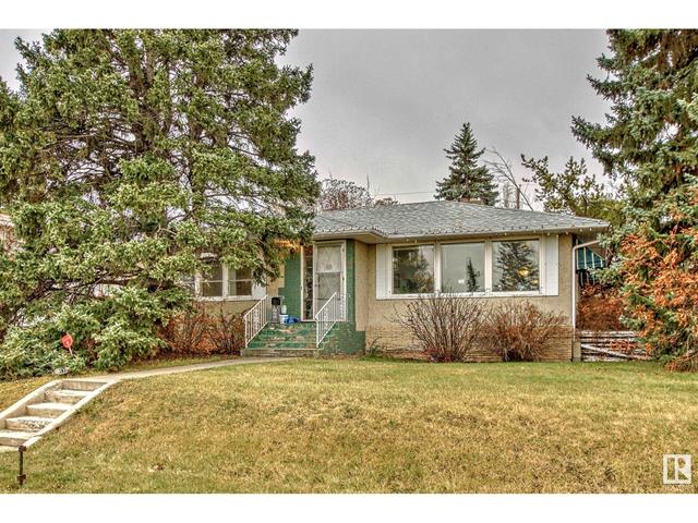 8731 Strathearn Cr Nw, House detached with 4 bedrooms, 1 bathrooms and null parking in Edmonton AB | Image 3