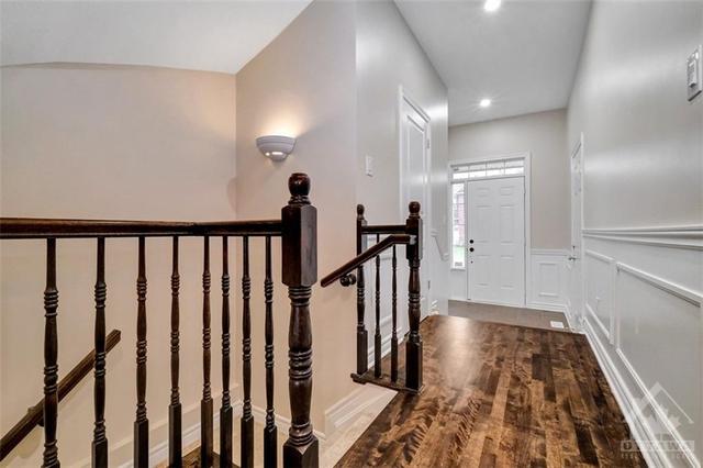 32 Torbec Avenue, Townhouse with 3 bedrooms, 3 bathrooms and 2 parking in Ottawa ON | Image 3