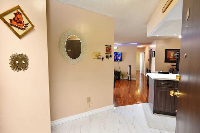 1401 - 380 Dixon Rd, Condo with 2 bedrooms, 1 bathrooms and 1 parking in Toronto ON | Image 38