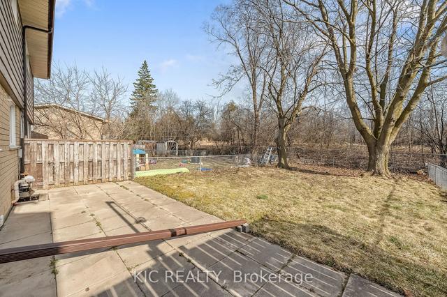 275 Denne Cres, House semidetached with 3 bedrooms, 1 bathrooms and 3 parking in Peterborough ON | Image 26
