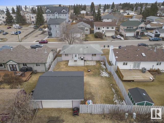 1003 11 St, House detached with 4 bedrooms, 3 bathrooms and null parking in Cold Lake AB | Image 32
