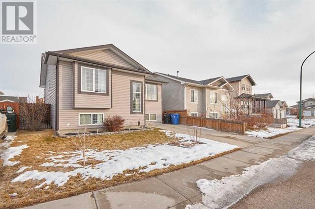 20 Vista Place Se, House detached with 3 bedrooms, 2 bathrooms and 7 parking in Medicine Hat AB | Image 2