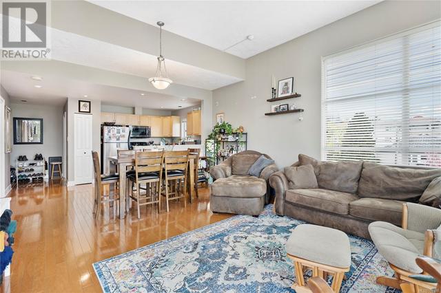 305 - 1831 Oak Bay Ave, Condo with 2 bedrooms, 2 bathrooms and 1 parking in Victoria BC | Image 5