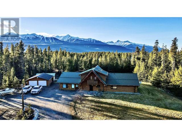3315 Sawyer Road, House detached with 4 bedrooms, 3 bathrooms and null parking in Fraser Fort George H BC | Image 2