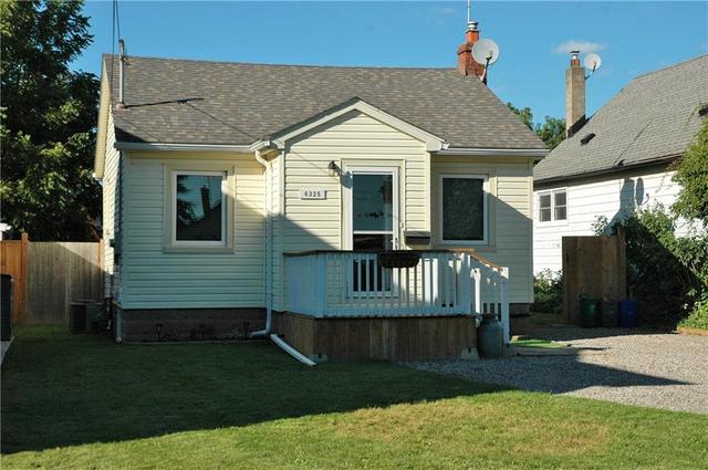 6325 Murray Street, House detached with 2 bedrooms, 1 bathrooms and 3 parking in Niagara Falls ON | Image 3
