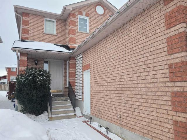 34 Violet St, House attached with 3 bedrooms, 4 bathrooms and 5 parking in Barrie ON | Image 1