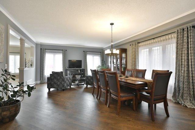 208 Cathcart Cres, House detached with 4 bedrooms, 4 bathrooms and 2 parking in Milton ON | Image 3