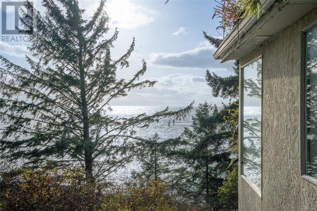 8519 West Coast Rd, House detached with 1 bedrooms, 1 bathrooms and 3 parking in Juan de Fuca BC | Image 8