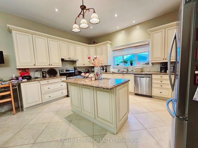 40 Simmons St, House detached with 3 bedrooms, 4 bathrooms and 12 parking in Vaughan ON | Image 3