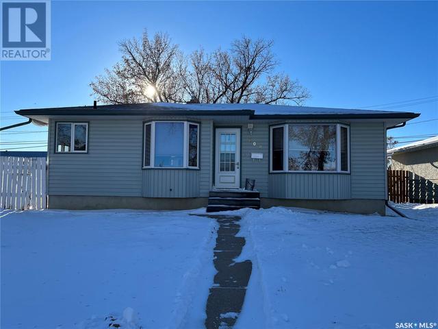 200 Conlin Drive, House detached with 5 bedrooms, 2 bathrooms and null parking in Swift Current SK | Card Image