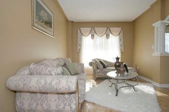 363 Queen Mary Dr, House detached with 4 bedrooms, 4 bathrooms and 4 parking in Brampton ON | Image 3