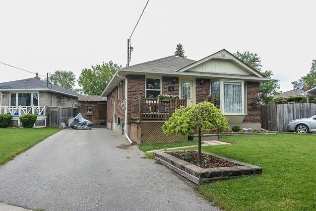 88 Wellington Ave W, House detached with 3 bedrooms, 2 bathrooms and 4 parking in Oshawa ON | Image 1