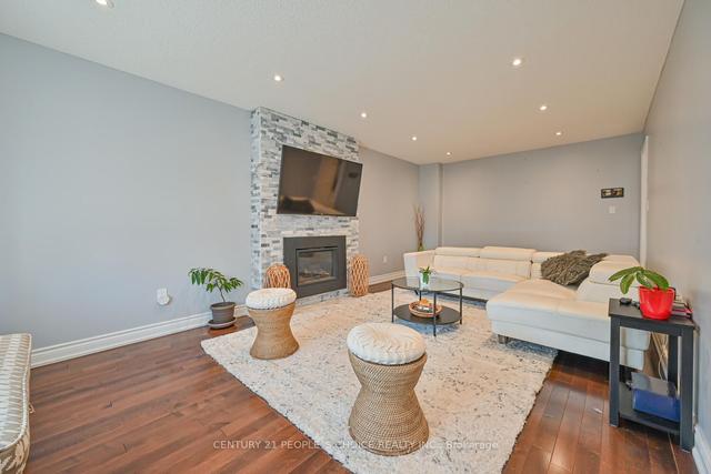 14 Greentree Crt, House detached with 4 bedrooms, 5 bathrooms and 6 parking in Brampton ON | Image 4