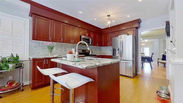 91 Norwood Ave, House detached with 4 bedrooms, 4 bathrooms and 4 parking in Vaughan ON | Image 2