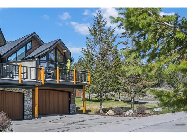 1 - 835 Lakeview Drive, House attached with 4 bedrooms, 3 bathrooms and 4 parking in East Kootenay F BC | Image 1