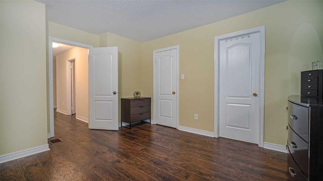 39 Hadfield Circ, House detached with 4 bedrooms, 4 bathrooms and 6 parking in Brampton ON | Image 3
