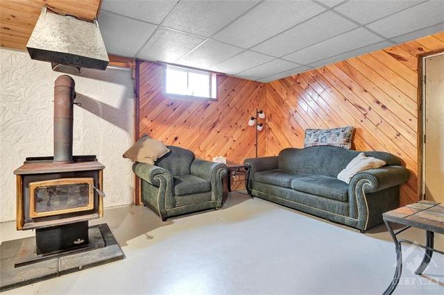 5010 Calabogie Road, House detached with 4 bedrooms, 2 bathrooms and 8 parking in Greater Madawaska ON | Image 21