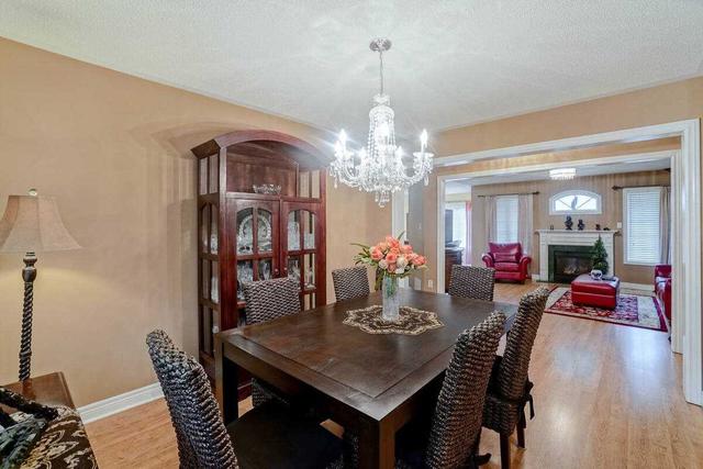 11 Yorkwood Tr, Townhouse with 2 bedrooms, 2 bathrooms and 2 parking in Brampton ON | Image 2